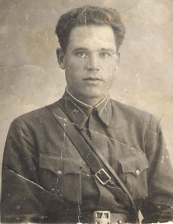 Отец Л. Асеевой - Иван Кубатько после госпиталя, 1945 г.