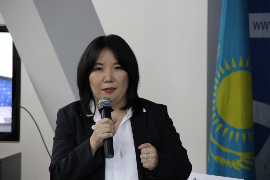 Елены Ким, генеральный директор Красный полумесяц Казахстана