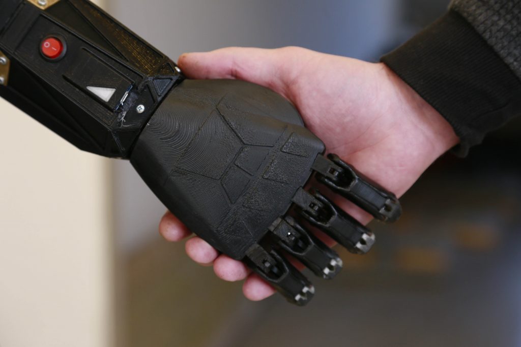 бионический протез руки